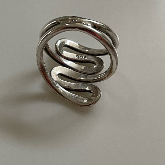 Beautiful 925 Silver Ring size 6 Statement Piece - Picture 2 of 3